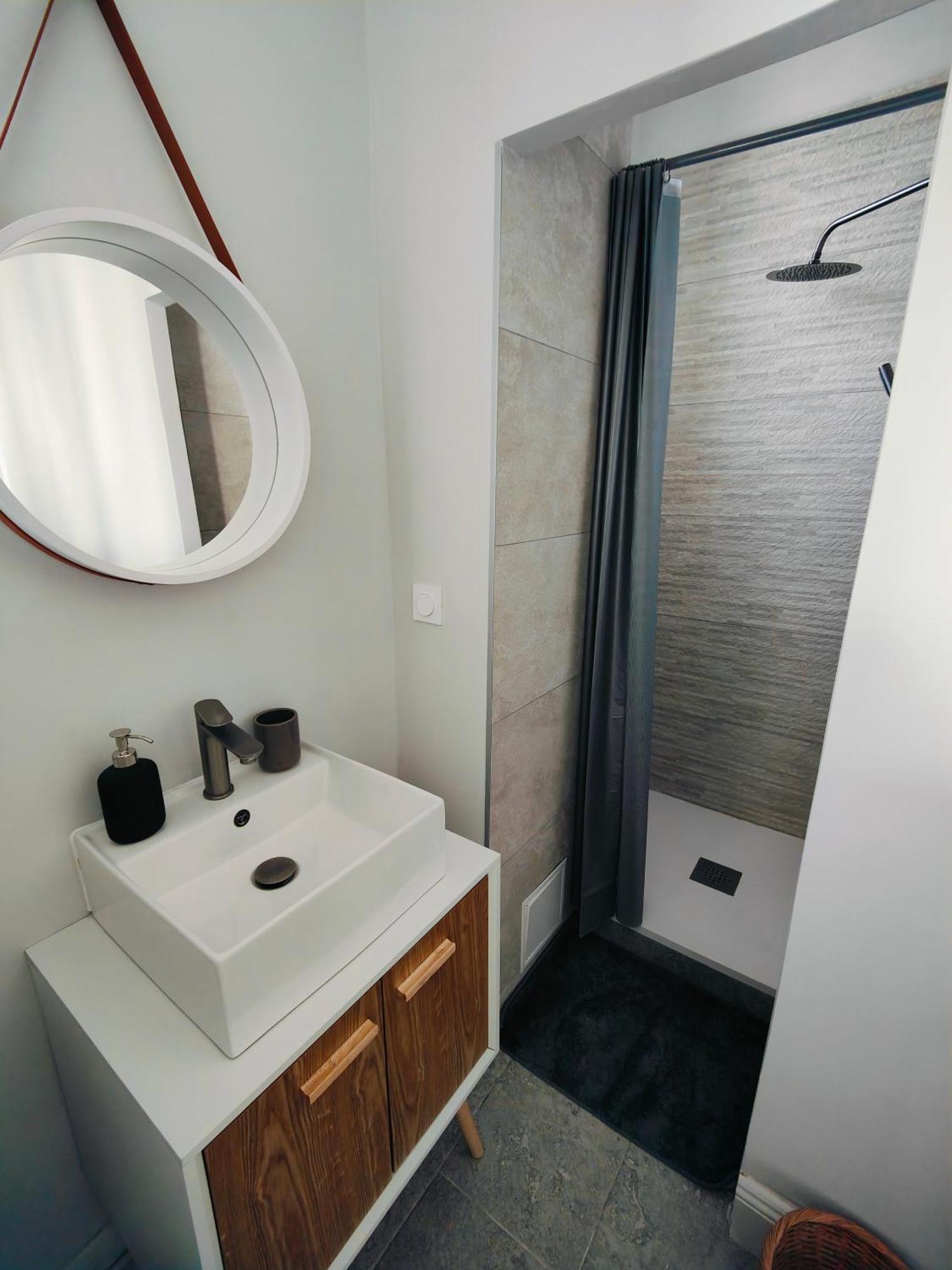 Self-Checkin Town House - Rooms To Rent In A Beautiful Modern Town House - Not A Hotel - Location De Chambres Avec Arrivee En Autonomie - Extra Fee For Sheets And Towels - Private Parking - Check Your Plateform Inbox And Follow Check-In Instructions Saint-Romain-en-Gal Exterior foto