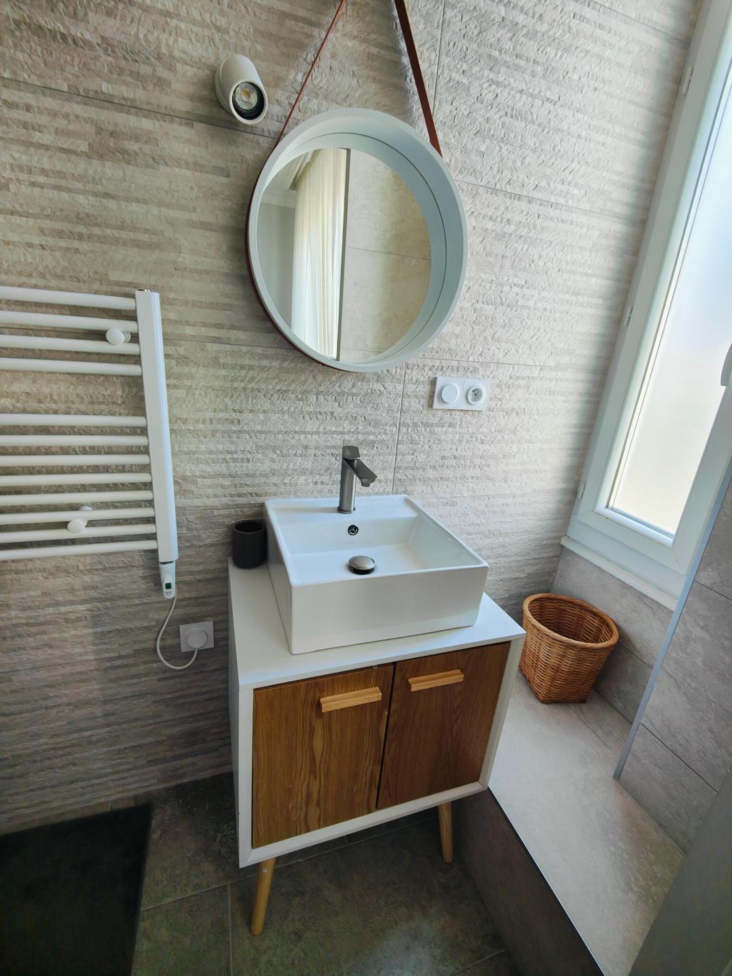 Self-Checkin Town House - Rooms To Rent In A Beautiful Modern Town House - Not A Hotel - Location De Chambres Avec Arrivee En Autonomie - Extra Fee For Sheets And Towels - Private Parking - Check Your Plateform Inbox And Follow Check-In Instructions Saint-Romain-en-Gal Exterior foto