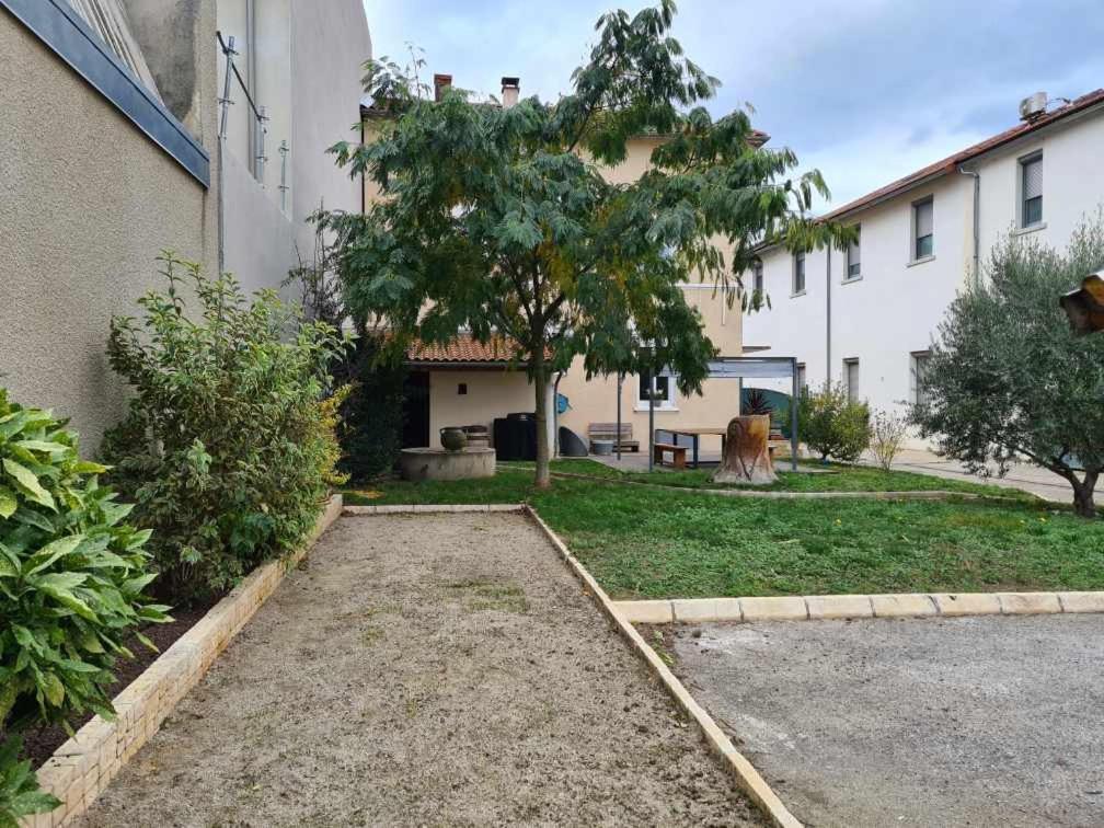Self-Checkin Town House - Rooms To Rent In A Beautiful Modern Town House - Not A Hotel - Location De Chambres Avec Arrivee En Autonomie - Extra Fee For Sheets And Towels - Private Parking - Check Your Plateform Inbox And Follow Check-In Instructions Saint-Romain-en-Gal Exterior foto